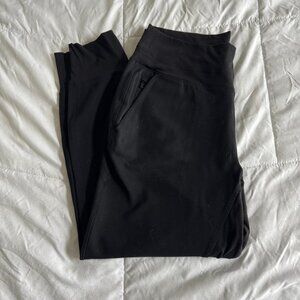 Black high-waisted Athleta joggers | workout gym athleisure casual
